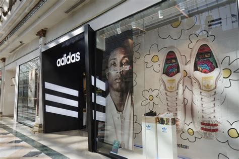 tienda adidas plaza norte 2